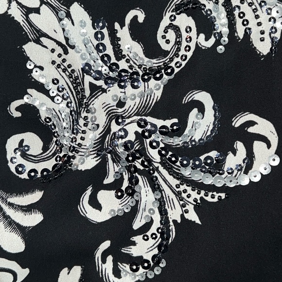 Exprese Medium v-neck strap top - Picture 3 of 5